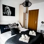Luxury Julija شقة *